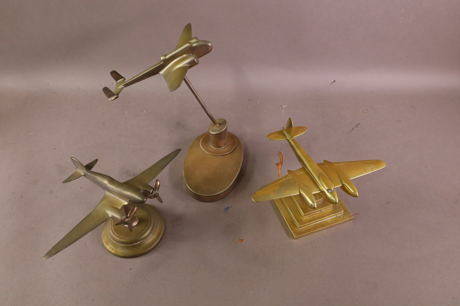 3 MODEL AIRPLANES (1 of 4)