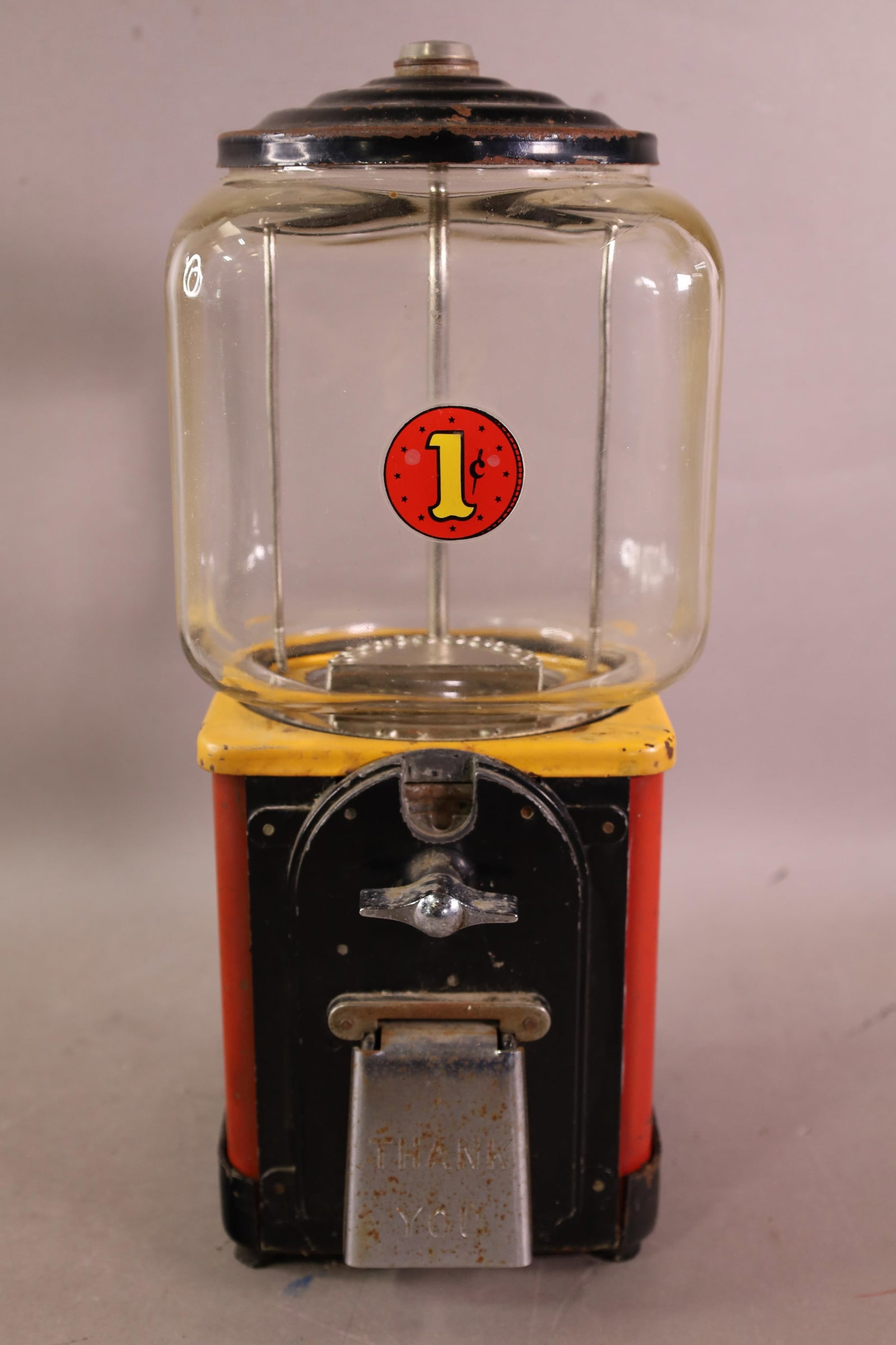 1 CENT GUMBALL MACHINE: 1 CENT GUMBALL MACHINE, RUST, PAINT LOSS, NO KEY. 16" H.