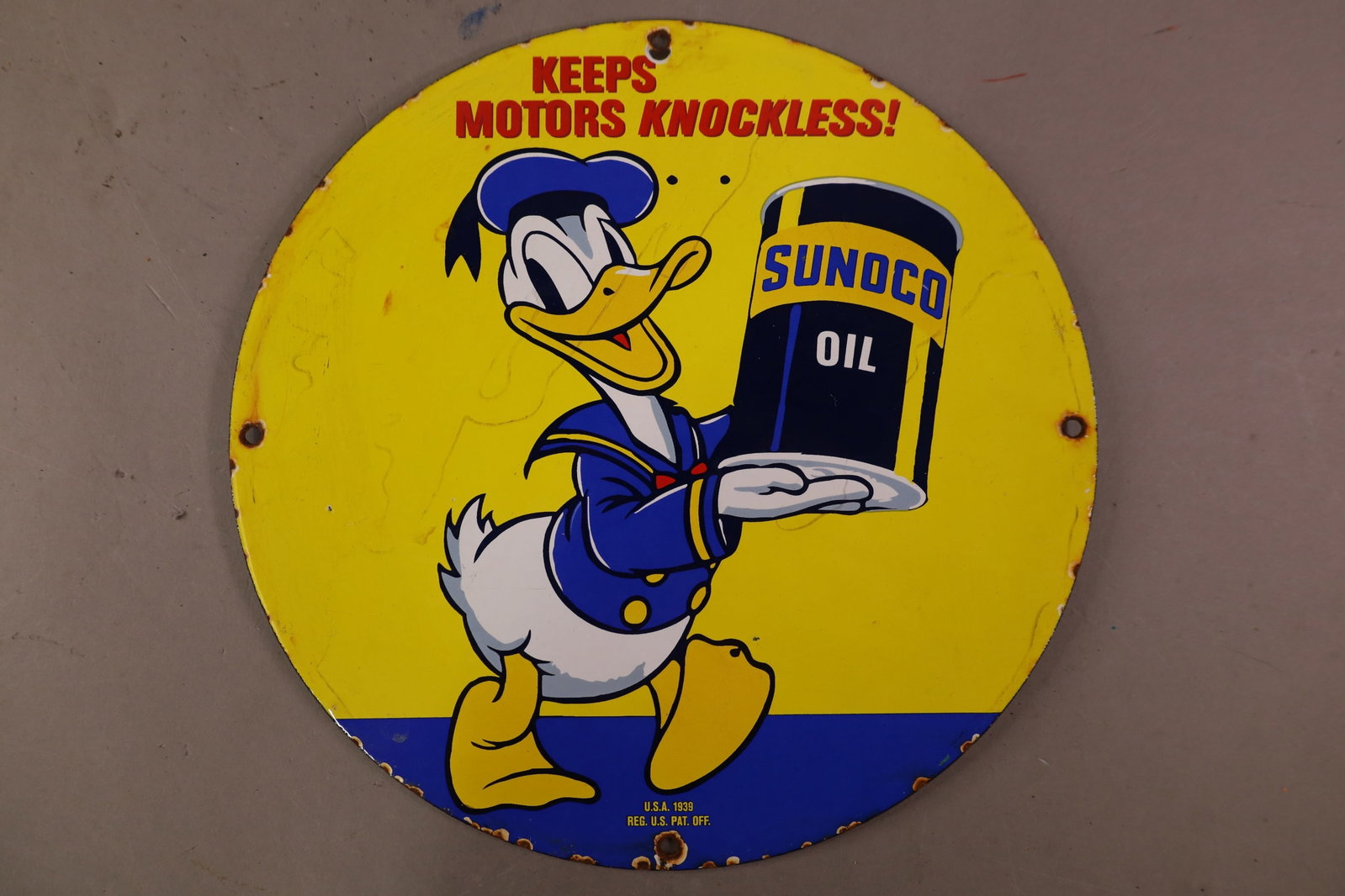 FANTASY SUNOCO PORCELAIN SIGN: FANTASY SSP SUNOCO DONALD DUCK PORCELAIN PUMP PLATE. 12" DIAM