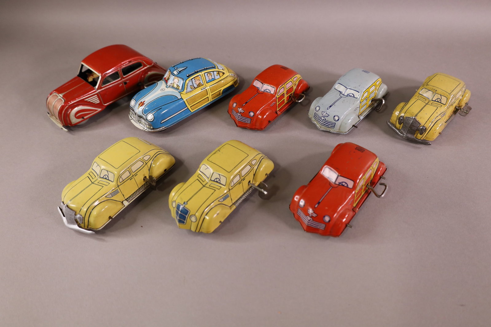 8 TIN LITHO WIND UP CARS: INCLUDING MARX, & J CHEIN. 5 - 6 3/4" UNKNOWN WORKING ORDER.