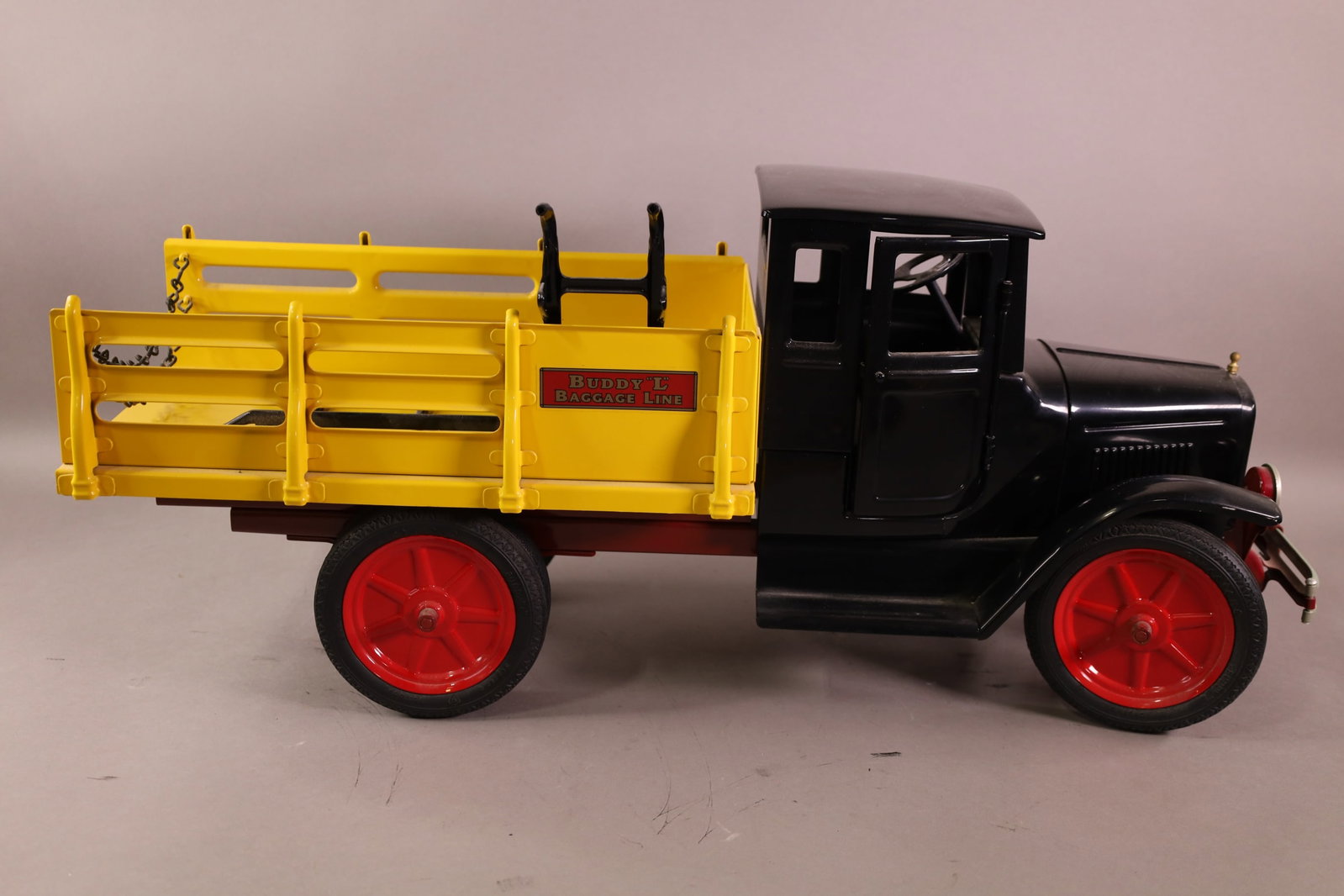 BUDDY L BAGGAGE LINE TRUCK: LARGE BUDDY L BAGGAGE LINE TRUCK WITH DOLLY. MARKED T REPRODUCTION. 27" L