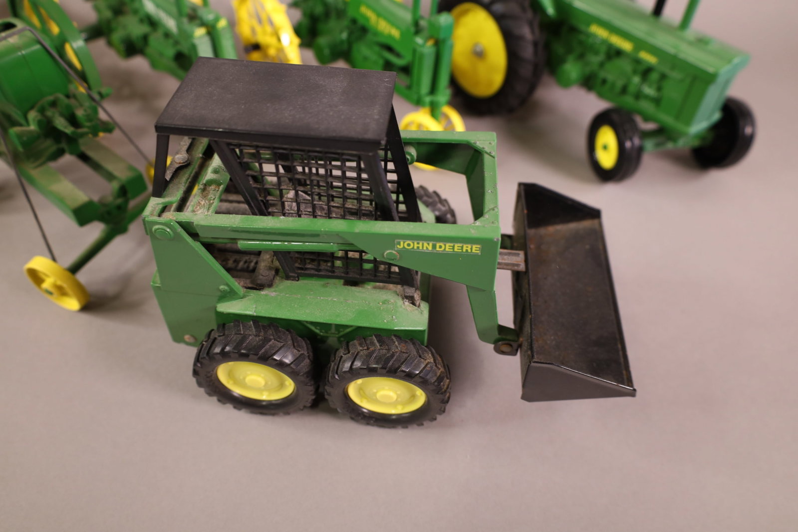 8 JOHN DEERE TOYS - 2