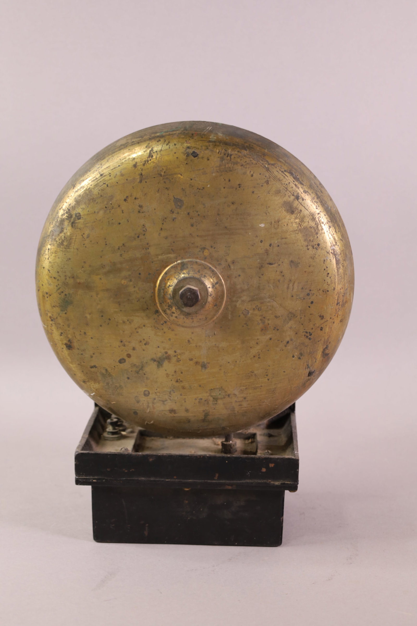 ANTIQUE FIRE BELL: 13" TALL & 10" DIAMETER BELL. SCRATCHES & RUST