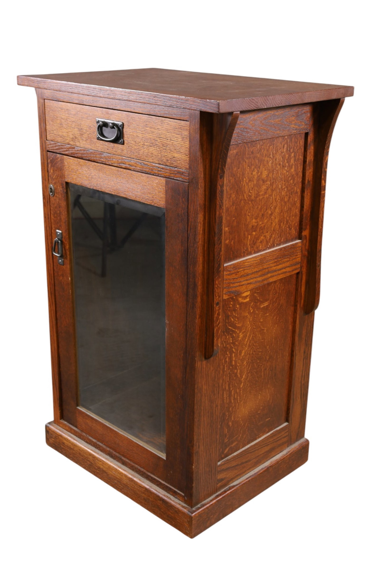 ARTS & CRAFTS STYLE CURIO: SINGLE DOOR CURIO CABINET, UPPER DRAWER. MISSING INTERIOR SHELF. MARKED BENTWOOD ORIGINAL. 28"W x 19" D x 42" H. THIS ITEM EXCEEDS SIZE, WEIGHT, AND OR FRAGILITY LIMITATIONS FOR IN HOUSE SHIPPING,