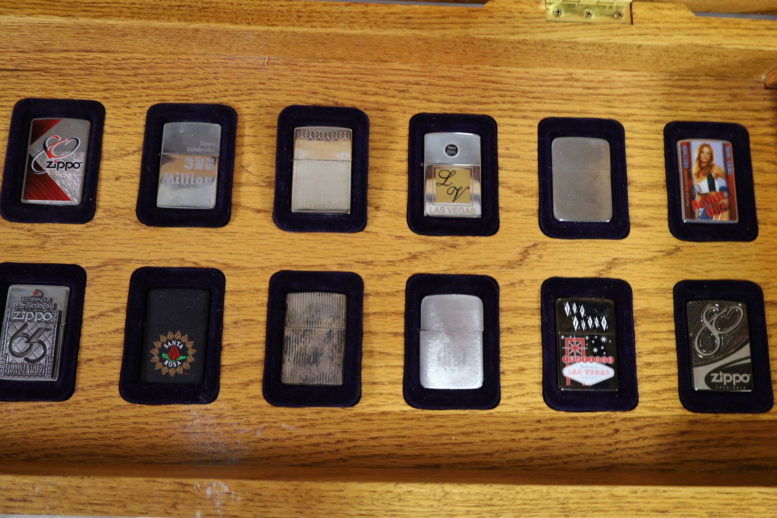 ZIPPO LIGHTER DISPLAY TABLE - 3