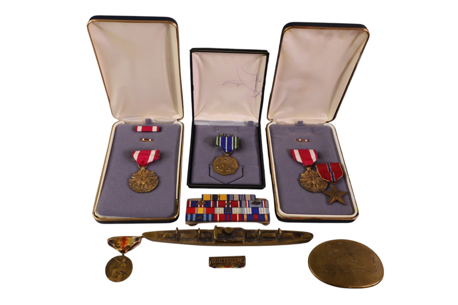 GROUPING OF MISC MILITARY ITEMS (1 of 5)