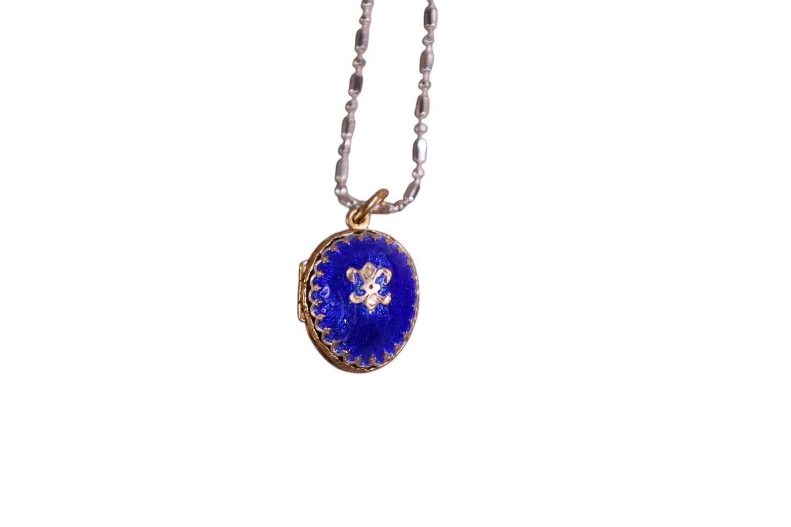 RUSSIAN ENAMEL PENDANT: RUSSIAN SILVER, WITH CHAIN. 19"