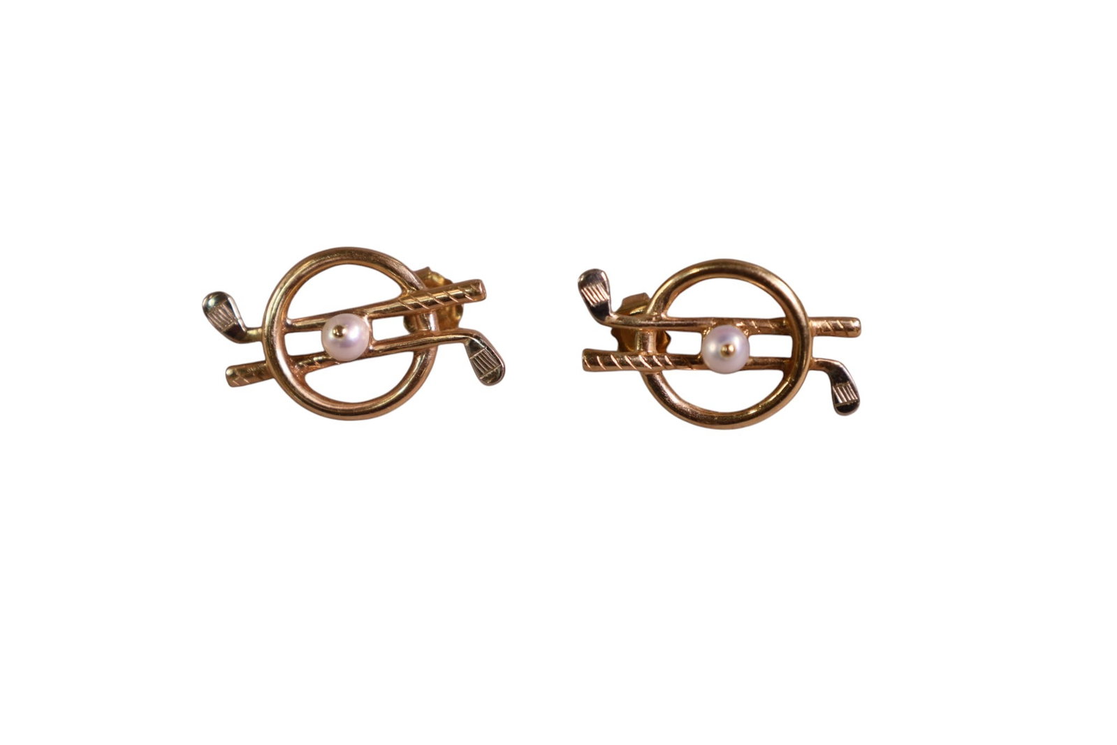 PAIR OF 14K GOLD GOLF EARRINGS: 14K YELLOW GOLD EARRINGS, GOLD DESIGN WITH PEARLS. APPROX 5 GRAMS.
