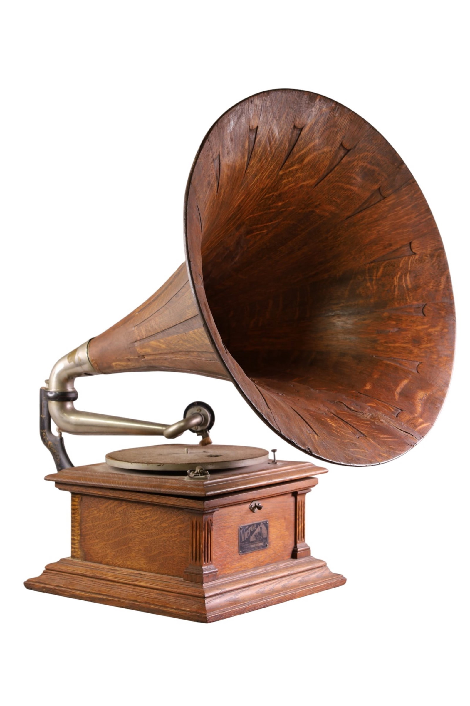 VICTROLA WITH OAK HORN: VICTOROLA RECORD PLAYER WITH LARGE OAK HORN, REPAIRS AND BREAKS TO HORN. NO CRANK. DAMAGE AT CONNECTION. 22" DIAM HORN. THIS ITEM EXCEEDS SIZE, WEIGHT, AND OR FRAGILITY LIMITATIONS FOR IN HOUSE SHIPPI