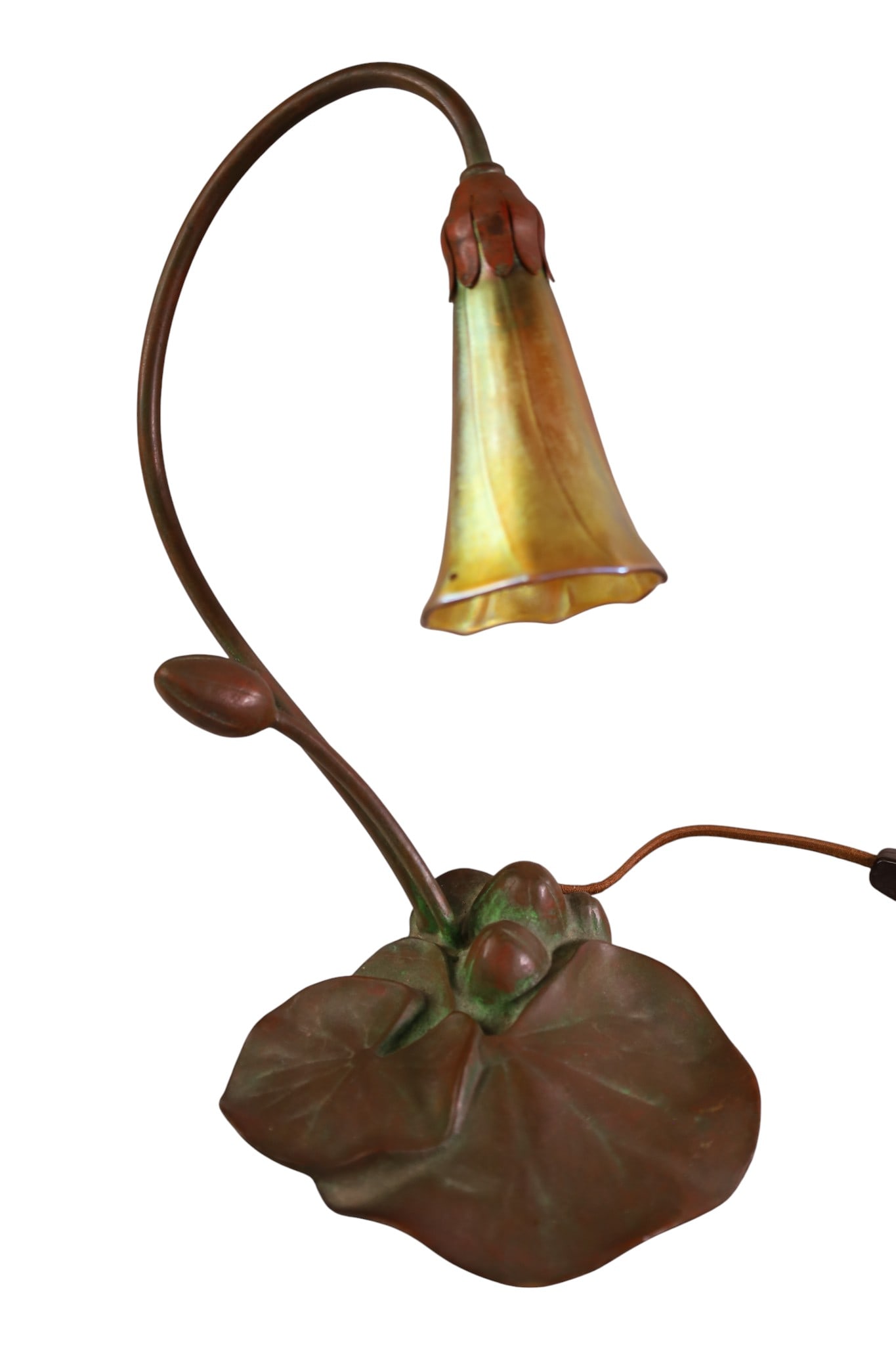 TULIP LAMP W/ LUNDBERG SHADE: SIGNED LUNDBERG ART GLASS SHADE, 11" H.