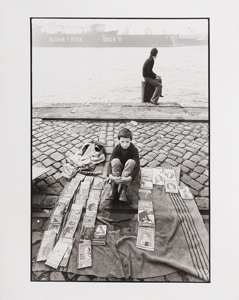 Tadeusz Rolke, z cyklu Fischmarkt, 1978/1979: Tadeusz Rolke (b. 1929) title: z cyklu Fischmarkt, Hamburg date: 1978/1979 medium: black and white photograph, silver print, paper dimensions: 30 x 24 cm artist's stamp on the back; signature: "ARolke