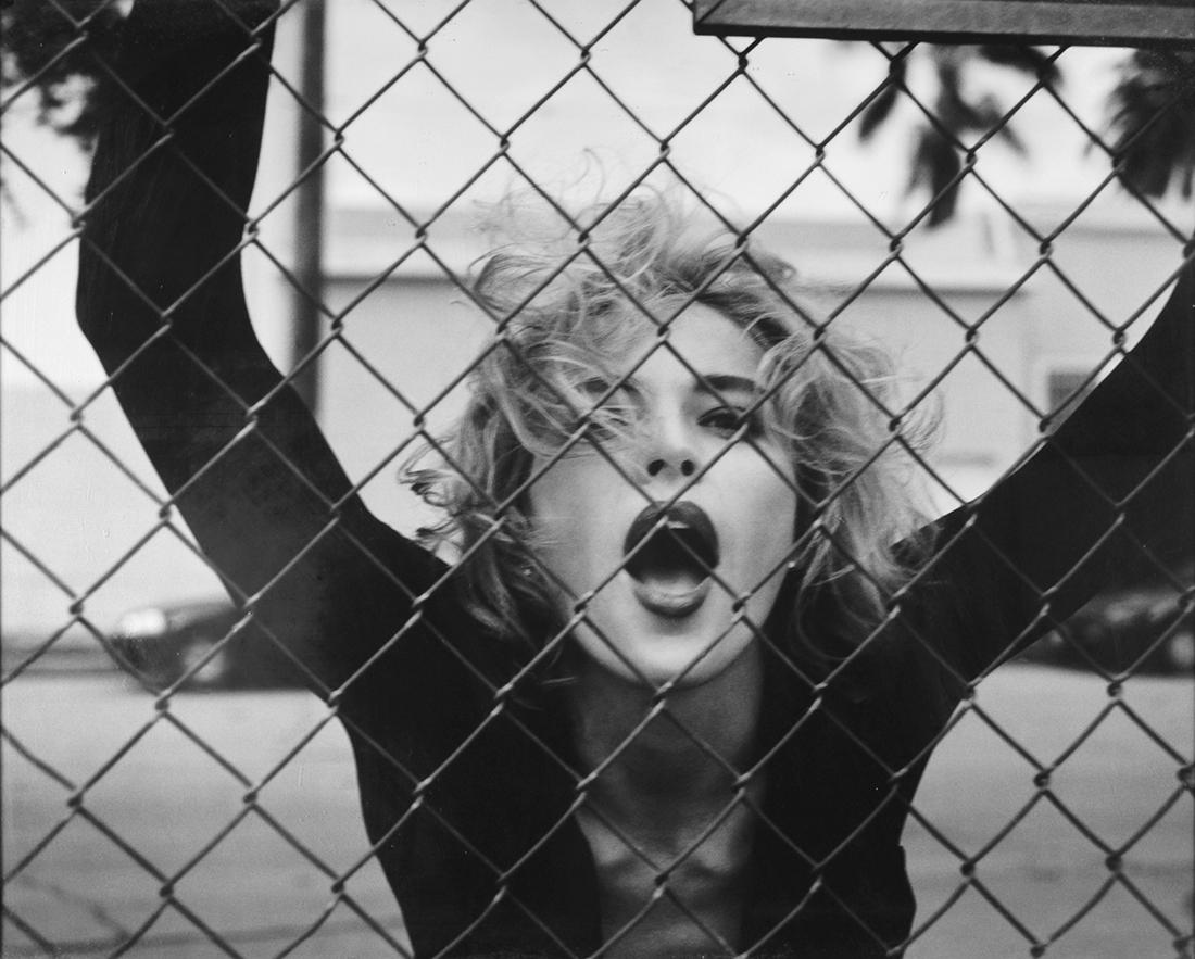 Michel Comte (1954) Wire Fence Sharon Stone 1996: Stampa cromogenica, cm. 79x99