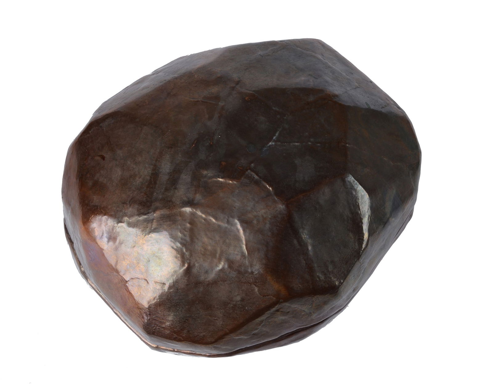 Giorgio Vigna (Verona, 1955) - Scrigno: In rame, firma e data sul bordo interno. cm. 34,5 (diametro). 2009