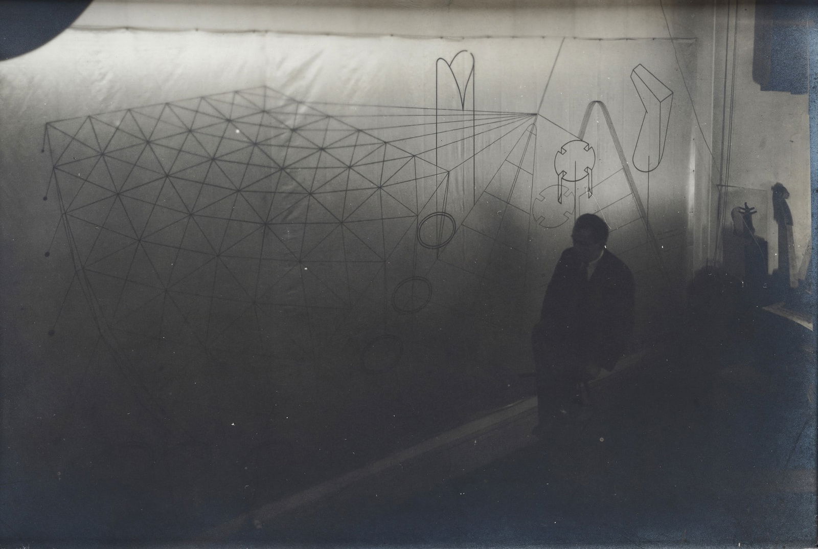 Man Ray (Philadelphia, 1890 - Parigi, 1976) - Trois parasols pour dames et cavaliers delicats, 1927: Fotografia, cm. 11,5x17. Sul verso: firma, data e titolo; etichetta Galleria Schwarz, Milano, con dati dell'opera; Autentica su foto di Arturo Schwarz.