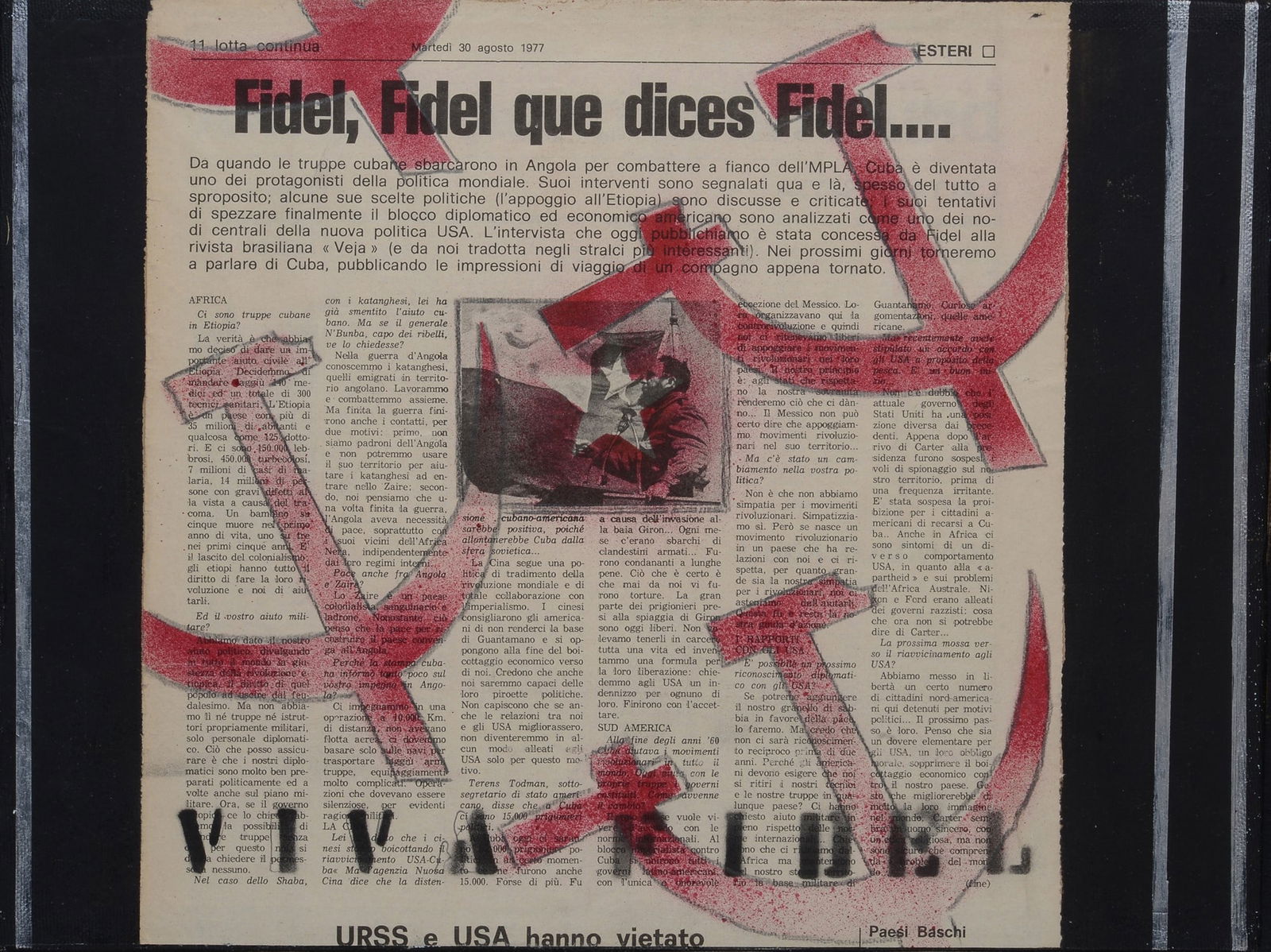 Franco Angeli (Roma, 1935 - 1988) - Viva Fidel, 1977: Tecnica mista e collage di foglio di giornale su tela, cm. 30x40. Sul verso: firma. L'opera ? registrata presso l'Archivio Franco Angeli con n. P-281123/2123. Certificato di autenticit? dell'archivio.
