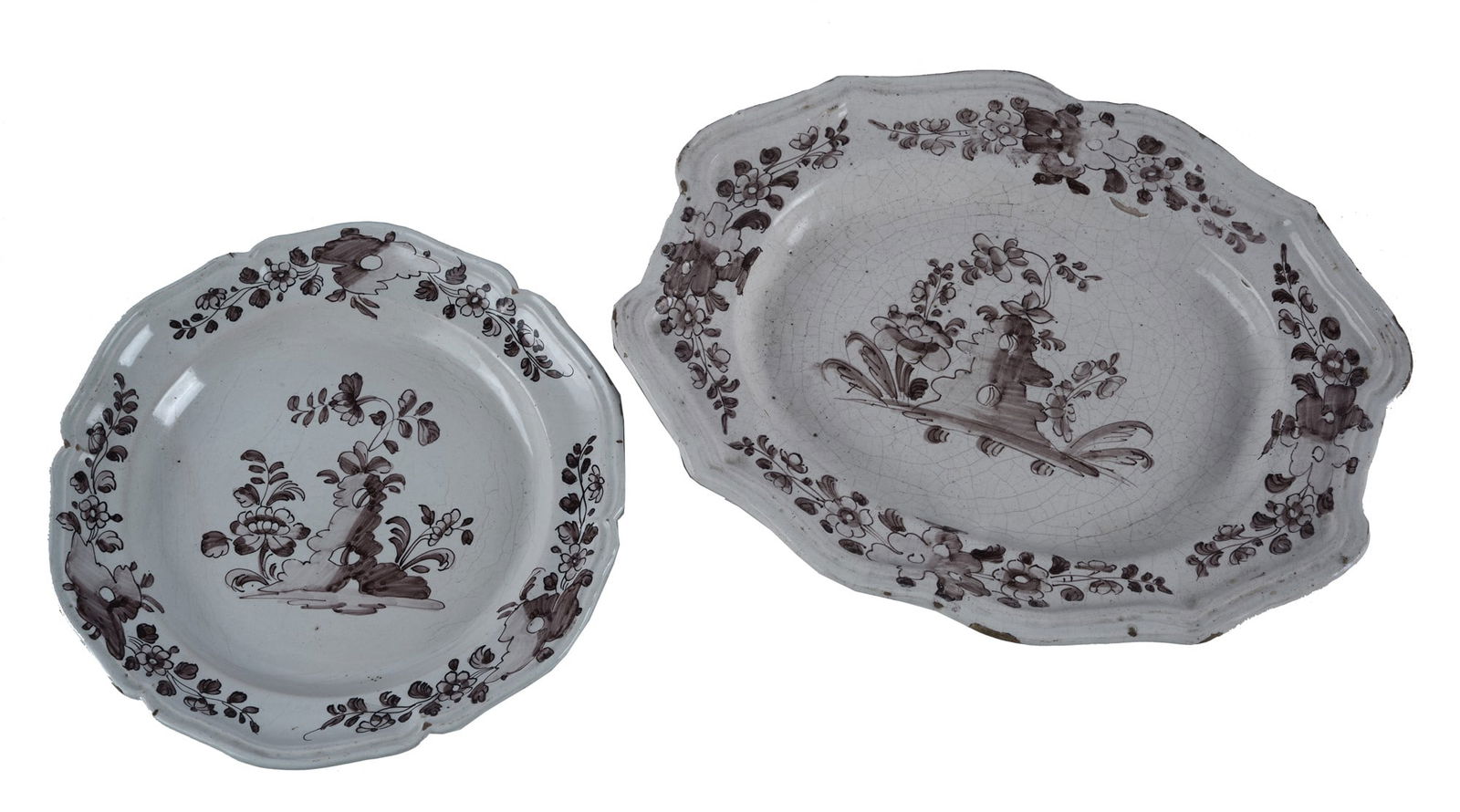 Piatto e vassoio: XVIII-XIX sec. cm. 26,5x31,5; cm. 24,5 (diametro).
