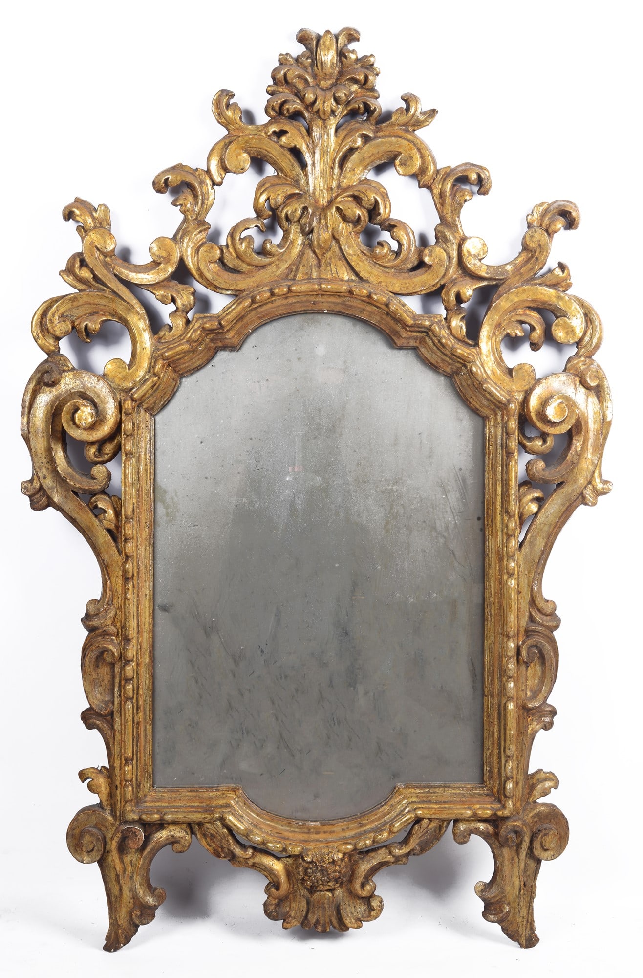 Specchiera da parete: in legno dorato e intagliato, profilo mistilineo, decorazione con volute a cartoccio, elementi fogliacei e fastigio superiore. Fine XVIII sec. cm. 170x109