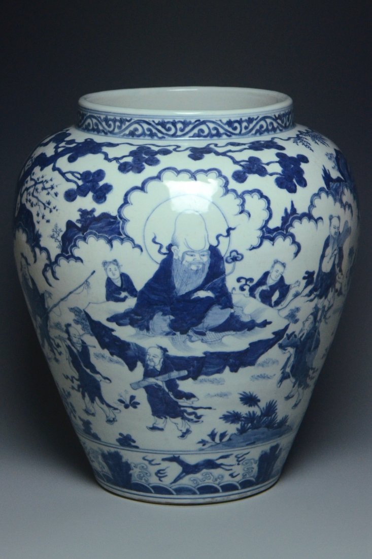 A LARGE EIGHT IMMORTALS JAR JIAJING MARK (1 of 10)
