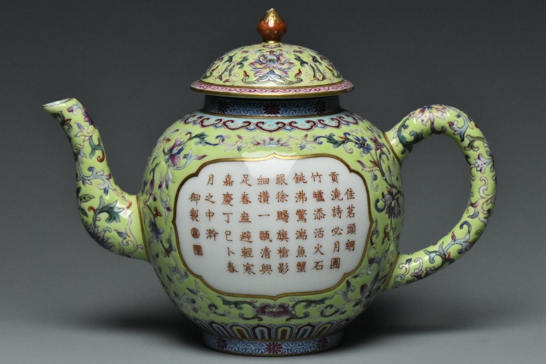 A QING DYNASTY INSCRIBED TEAPOT JIAQING MARK (1 of 10)