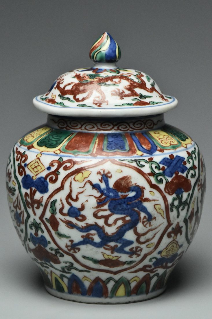 A MING DYNASTY WUCAI DRAGON JAR WANLI MARK (1 of 10)