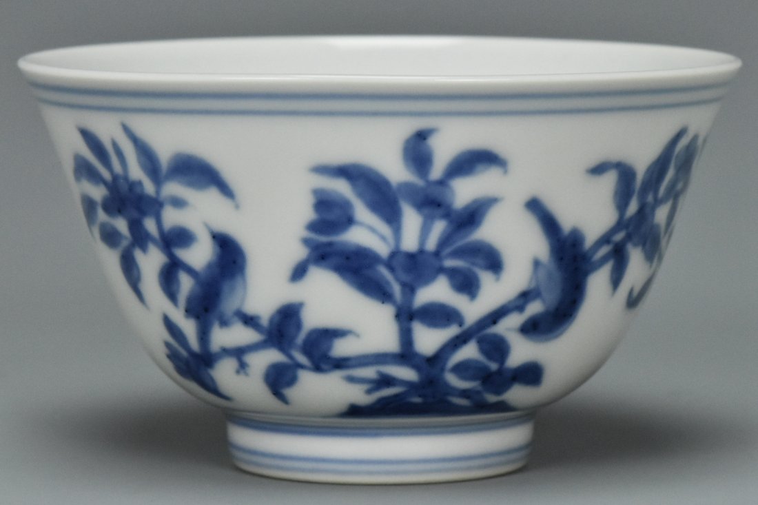 A MING DYNASTY BLUE AND WHITE BOWL CHENGHUA MARK (1 of 10)