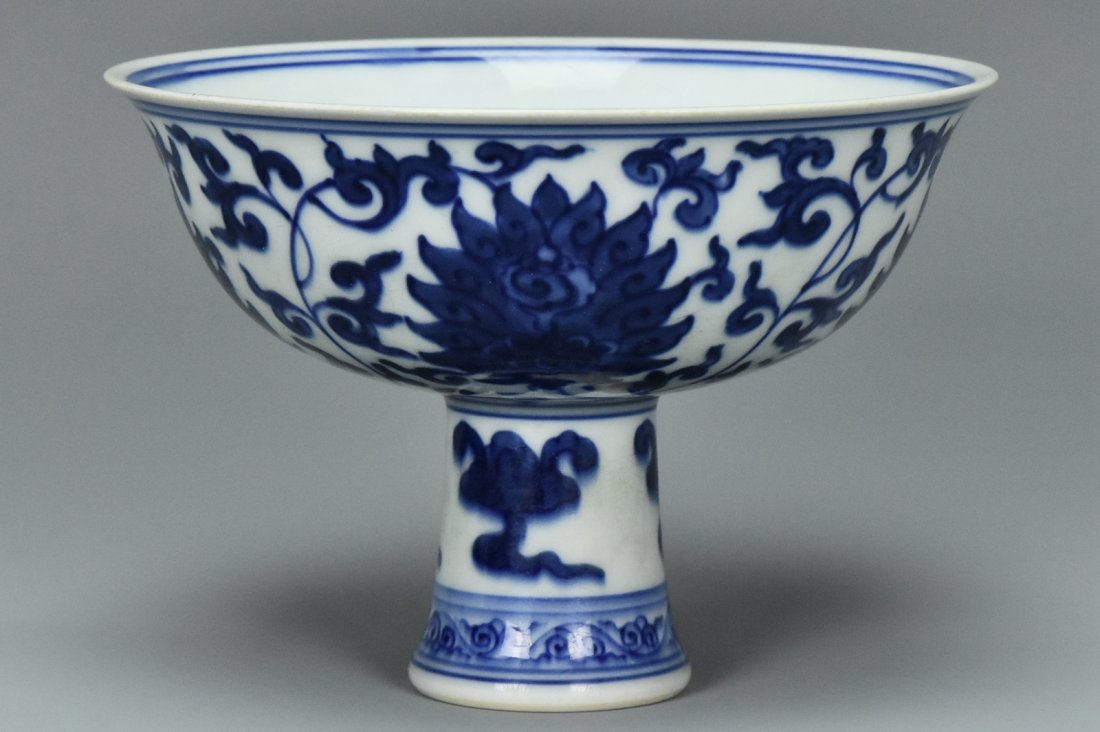 A MING DYNASTY BLUE & WHITE STEM CUP JIAJING MARK (1 of 10)