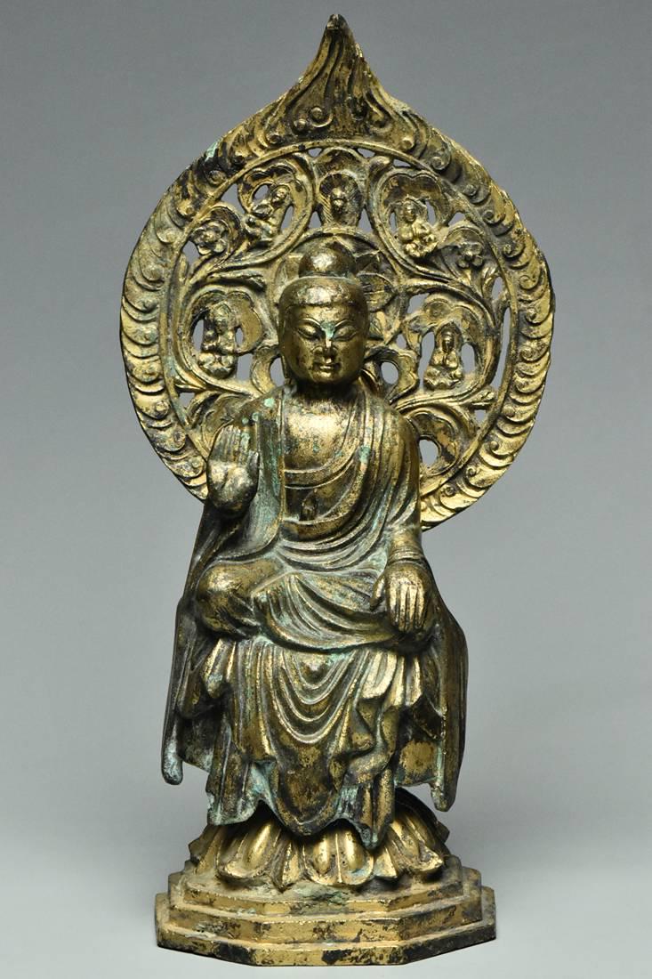 A TANG DYNASTY GILT BRONZE FIGURE OF BUDDHA (1 of 19)