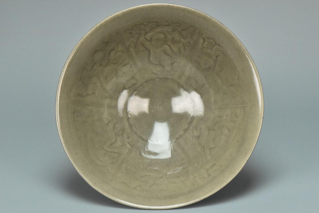 A LARGE SONG DYNASTY MOLDED YAOZHOU BOYS BOWL (1 of 10)