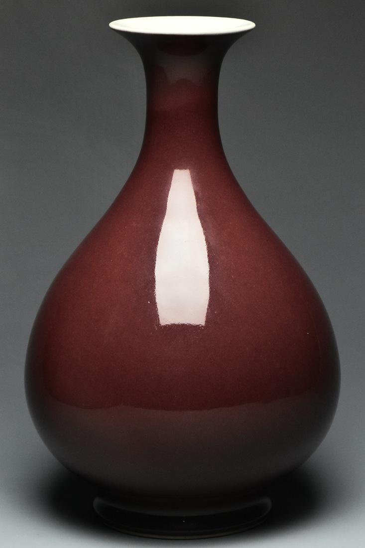 A QING DYNASTY RED GLAZED VASE QIANLONG MARK (1 of 16)