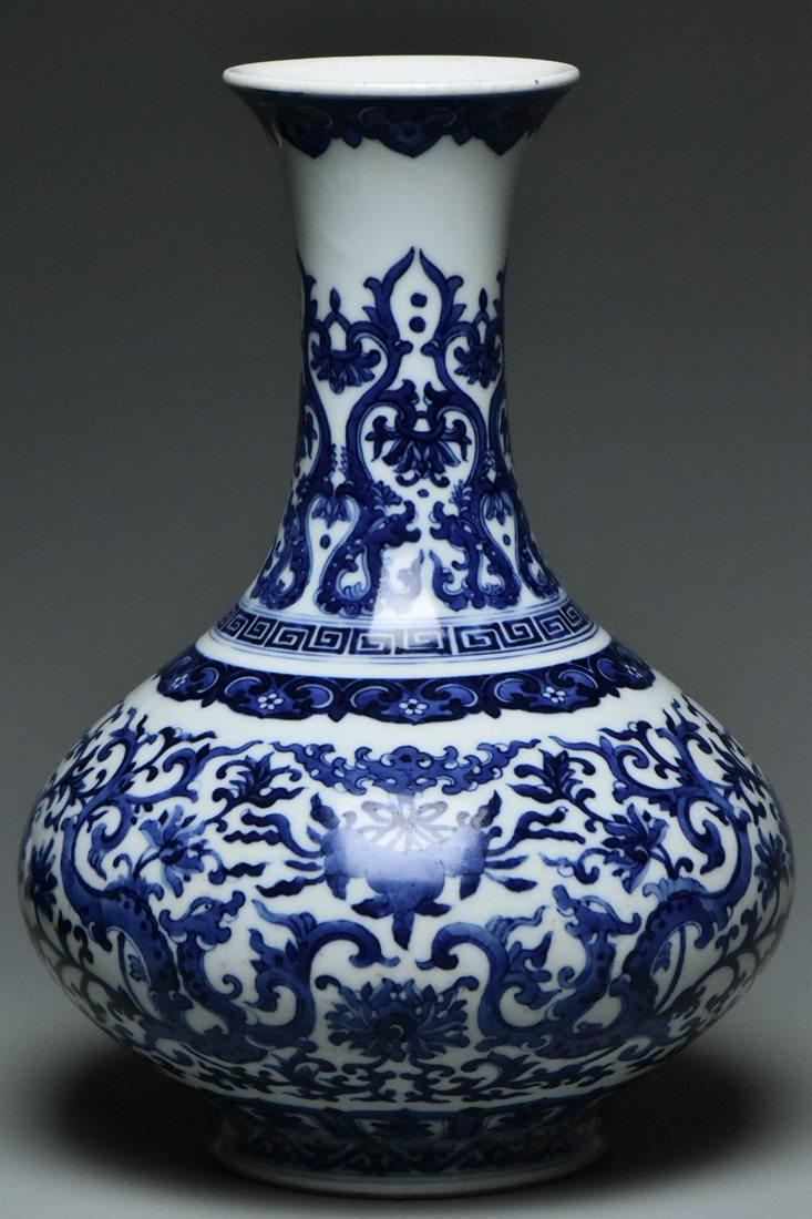 A QING DYNASTY BLUE AND WHITE VASE QIANLONG MARK (1 of 10)