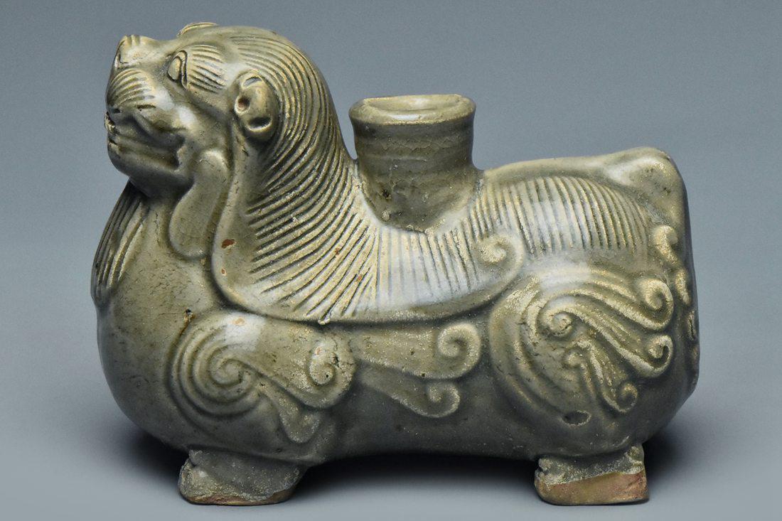 A JIN DYNASTY YUE CELADON LION INCENSE BURNER (1 of 17)