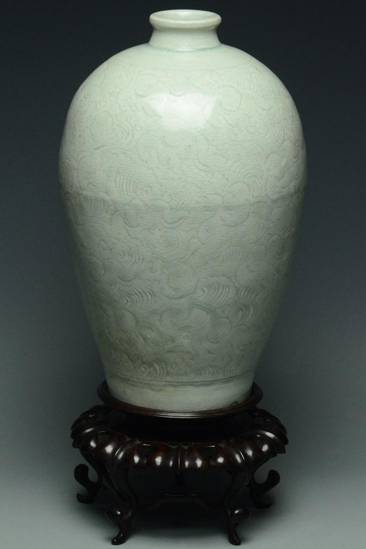 SONG DYNASTY QINGBAI BOYS MEIPING VASE AND STAND (1 of 18)