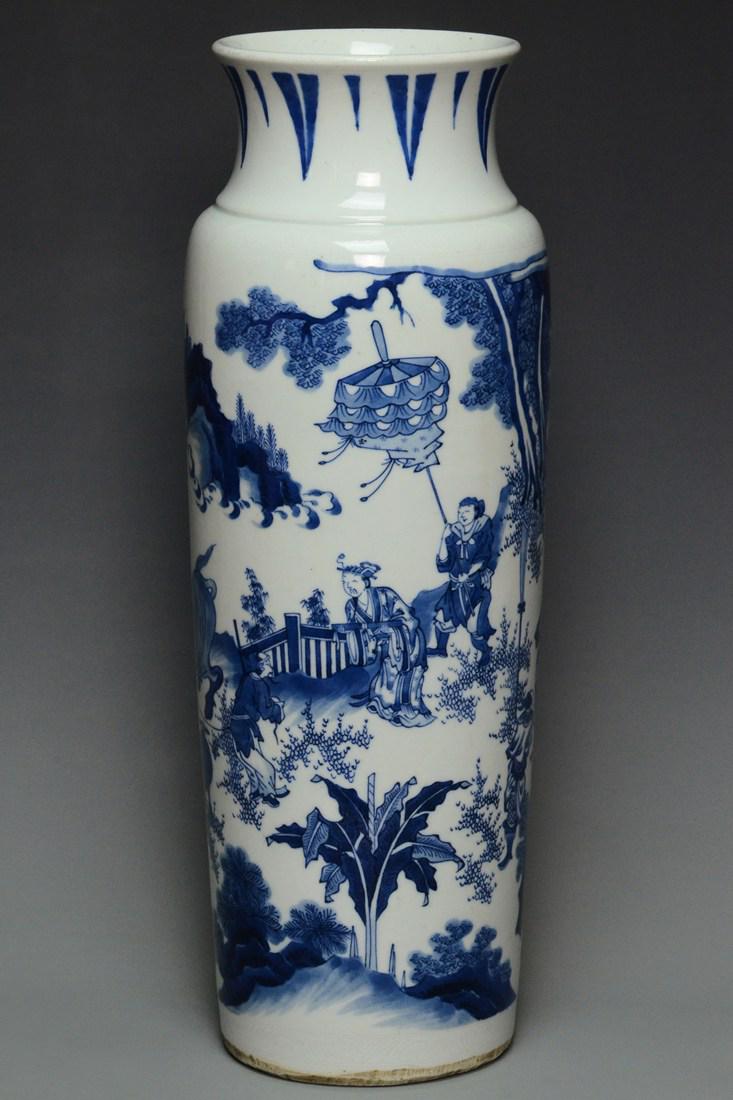 A LARGE QING DYNASTY FIGURE SUBJECT VASE (1 of 10)