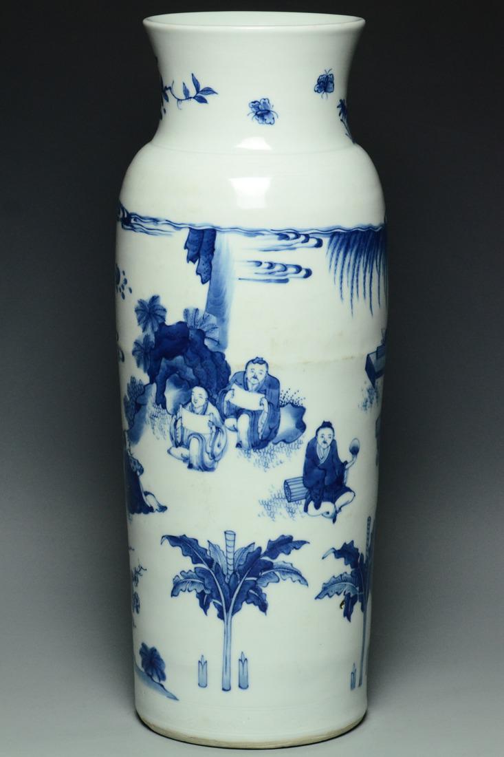 A LARGE QING DYNASTY FIGURE SUBJECT VASE (1 of 10)
