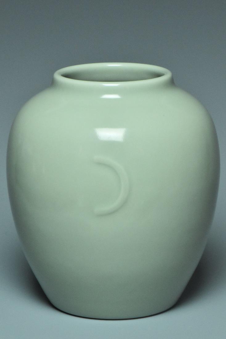 A QING DYNASTY OVOID JAR QIANLONG MARK (1 of 10)
