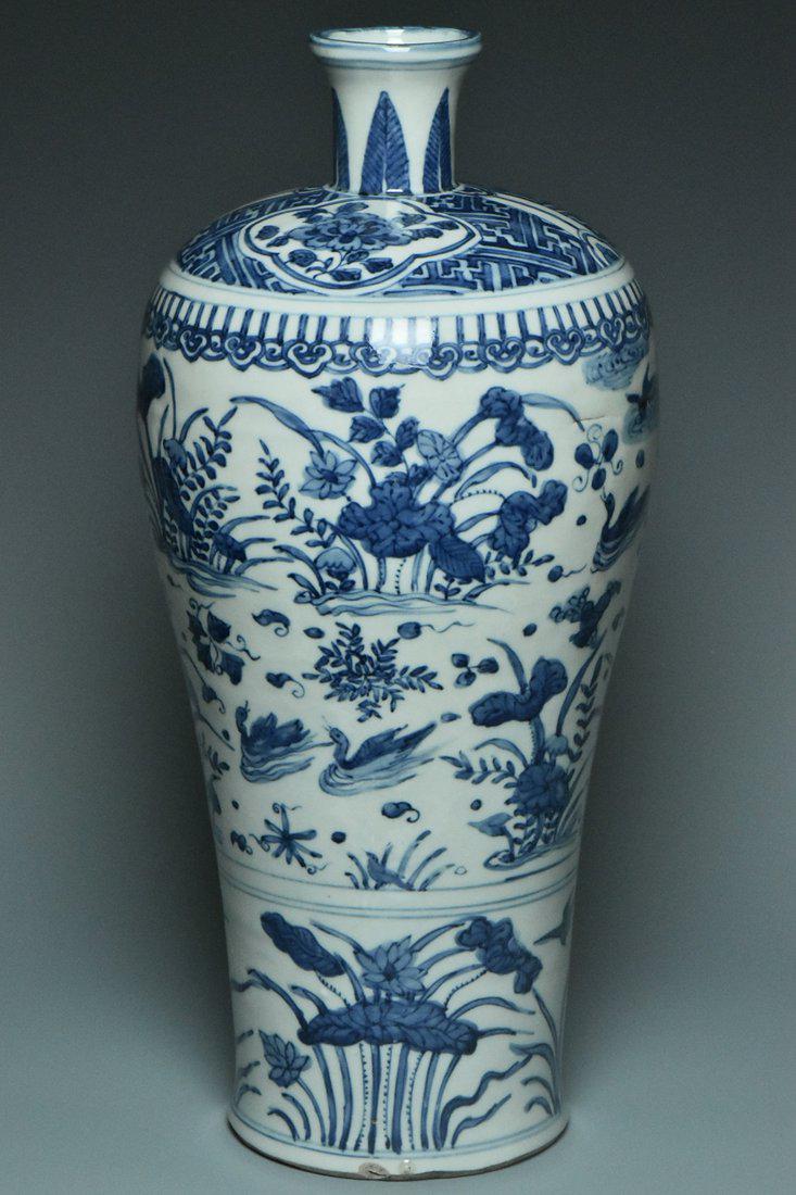 A LARGE MING DYNASTY BLUE AND WHITE MEIPING VASE: A LARGE MING DYNASTY BLUE AND WHITE MEIPING VASE. Dimensions : 16 3/4 x 7 3/4 in. Provenance: From the estate of William Nelson who traveled extensively in Asia while working for the State Department 