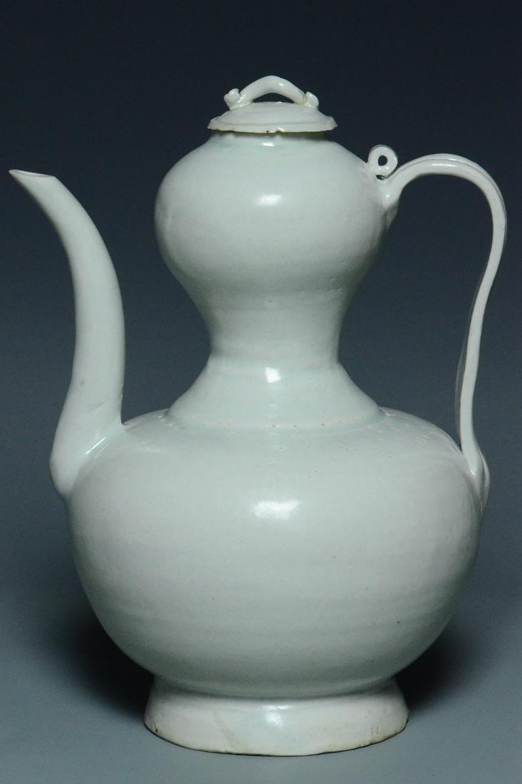 A SONG DYNASTY QINGBAI DOUBLE GOURD EWER (1 of 10)