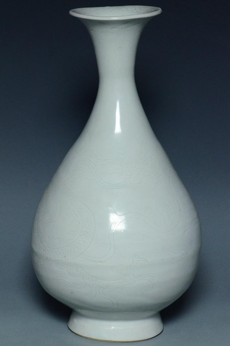 A YUAN DYNASTY DRAGON PEAR SHAPED VASE (1 of 10)