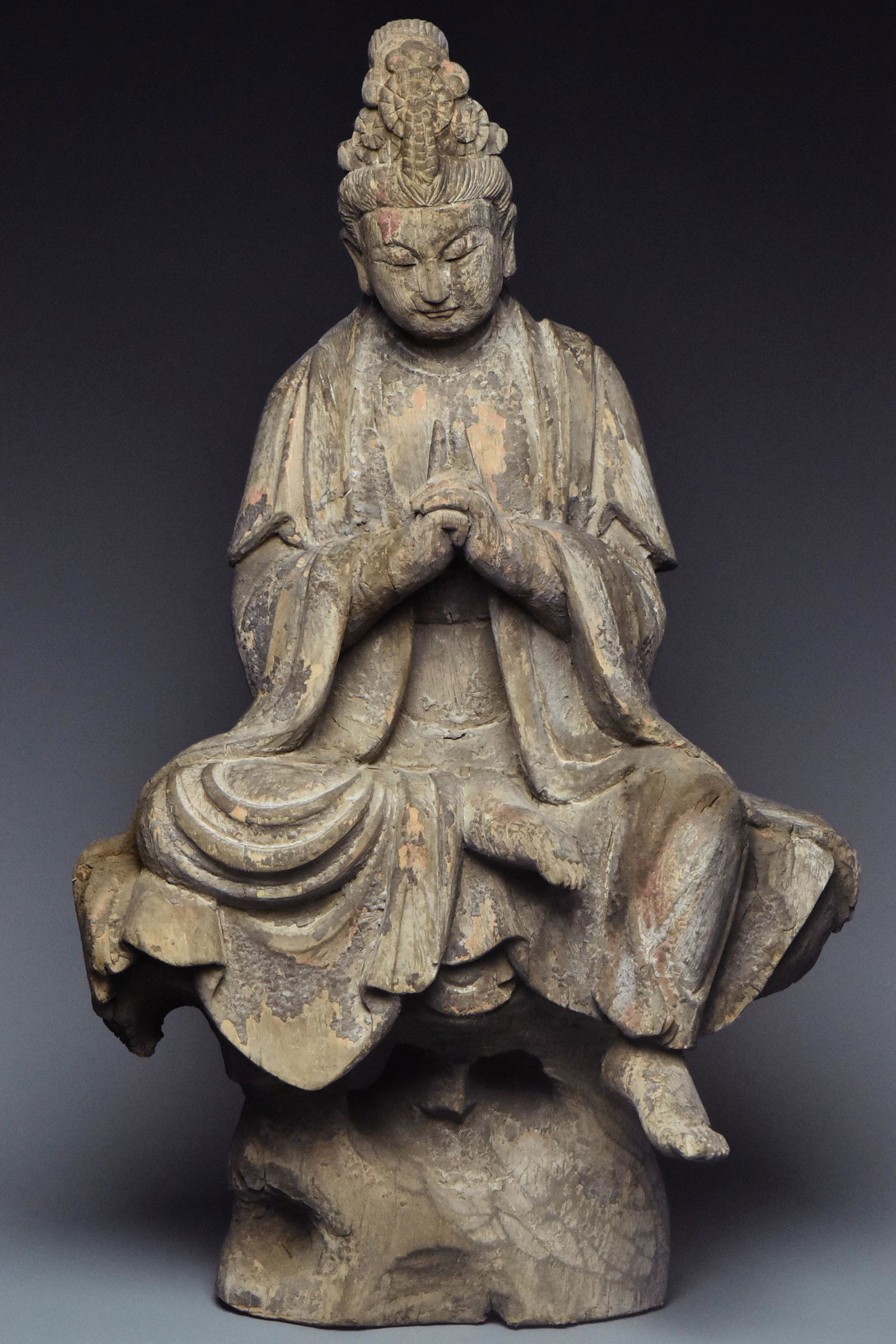 A SONG DYNASTY WOOD FIGURE OF GUANYIN (1 of 17)