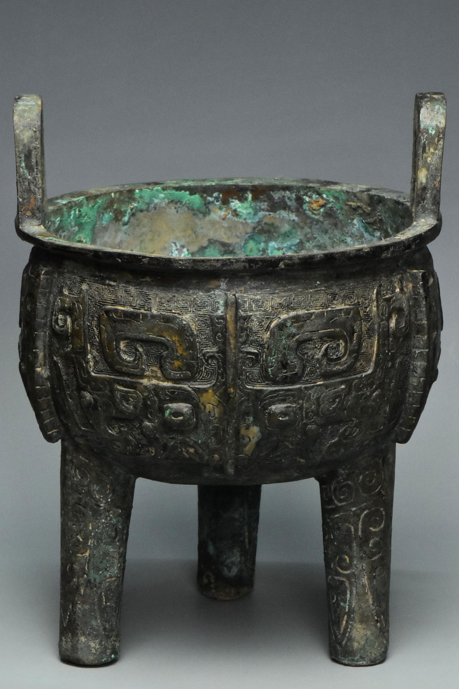 A SHANG DYNASTY BRONZE RITUAL FOOD VESSEL DING (1 of 12)