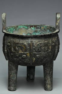 A SHANG DYNASTY BRONZE RITUAL FOOD VESSEL DING: A SHANG DYNASTY BRONZE RITUAL FOOD VESSEL DING. Dimensions: 10 x 8 x 7 1/2 in. High resolution pictures can be found at https://file.ac/P7xOml6K37w/