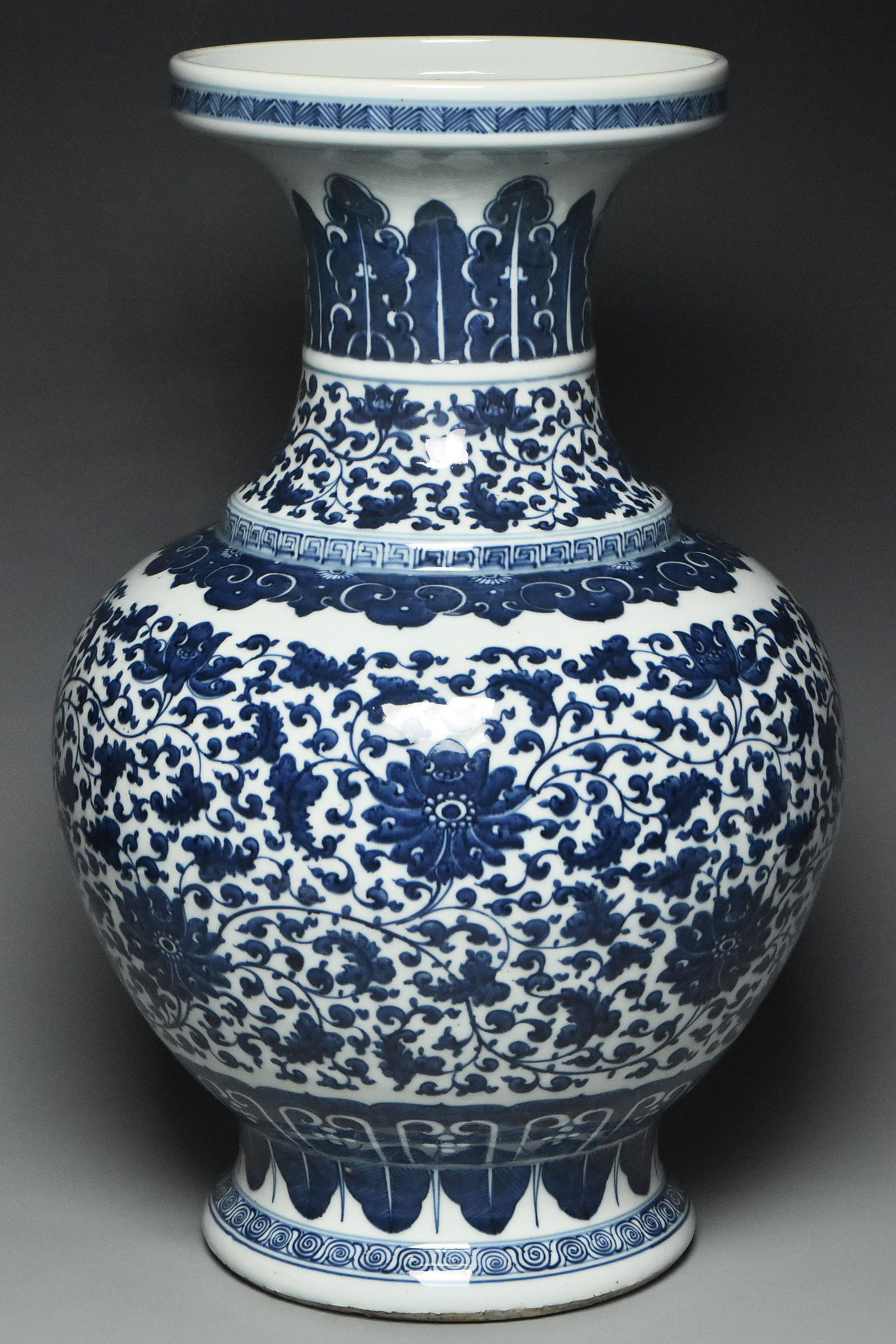 A LARGE BLUE WHITE VASE QIANLONG MARK AND PERIOD (1 of 16)
