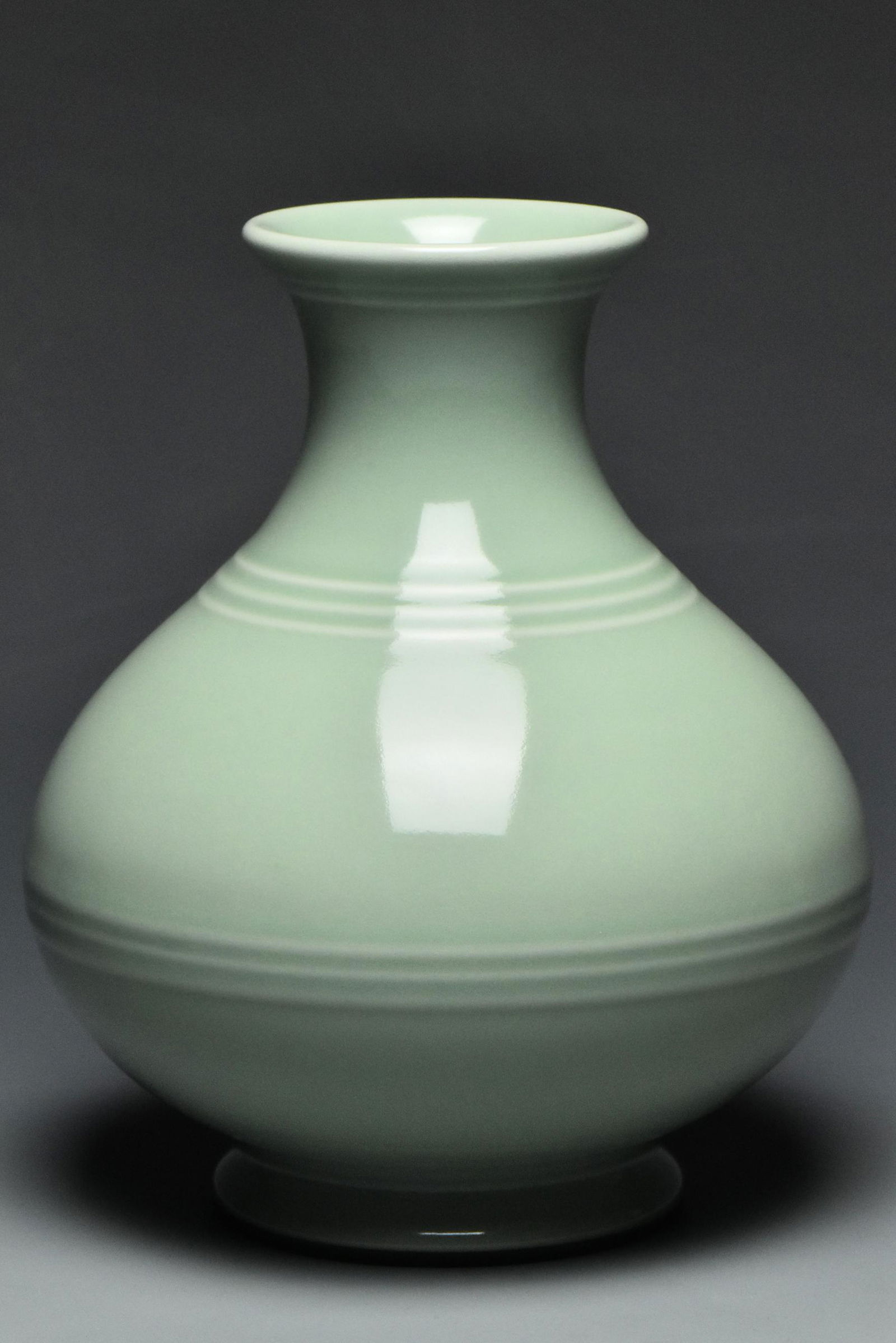 A GUAN TYPE VASE QIANLONG MARK AND PERIOD (1 of 14)