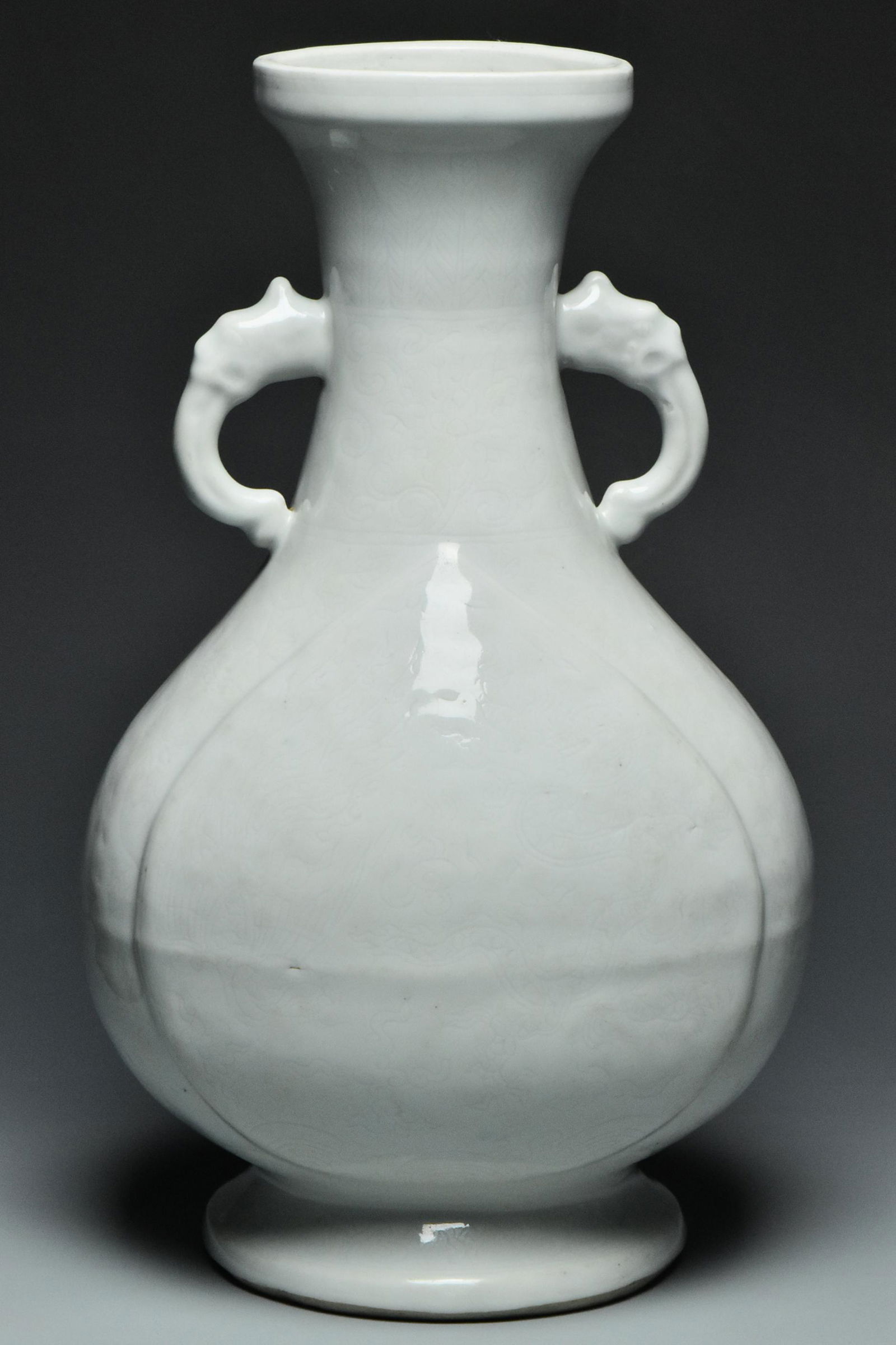 AN INCISED DRAGON VASE WANLI MARK AND PERIOD (1 of 17)