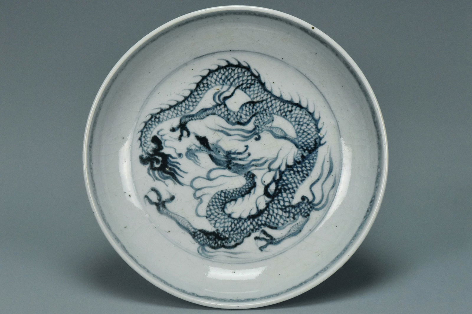 A LARGE BLUE AND WHITE DRAGON DISH (1 of 12)