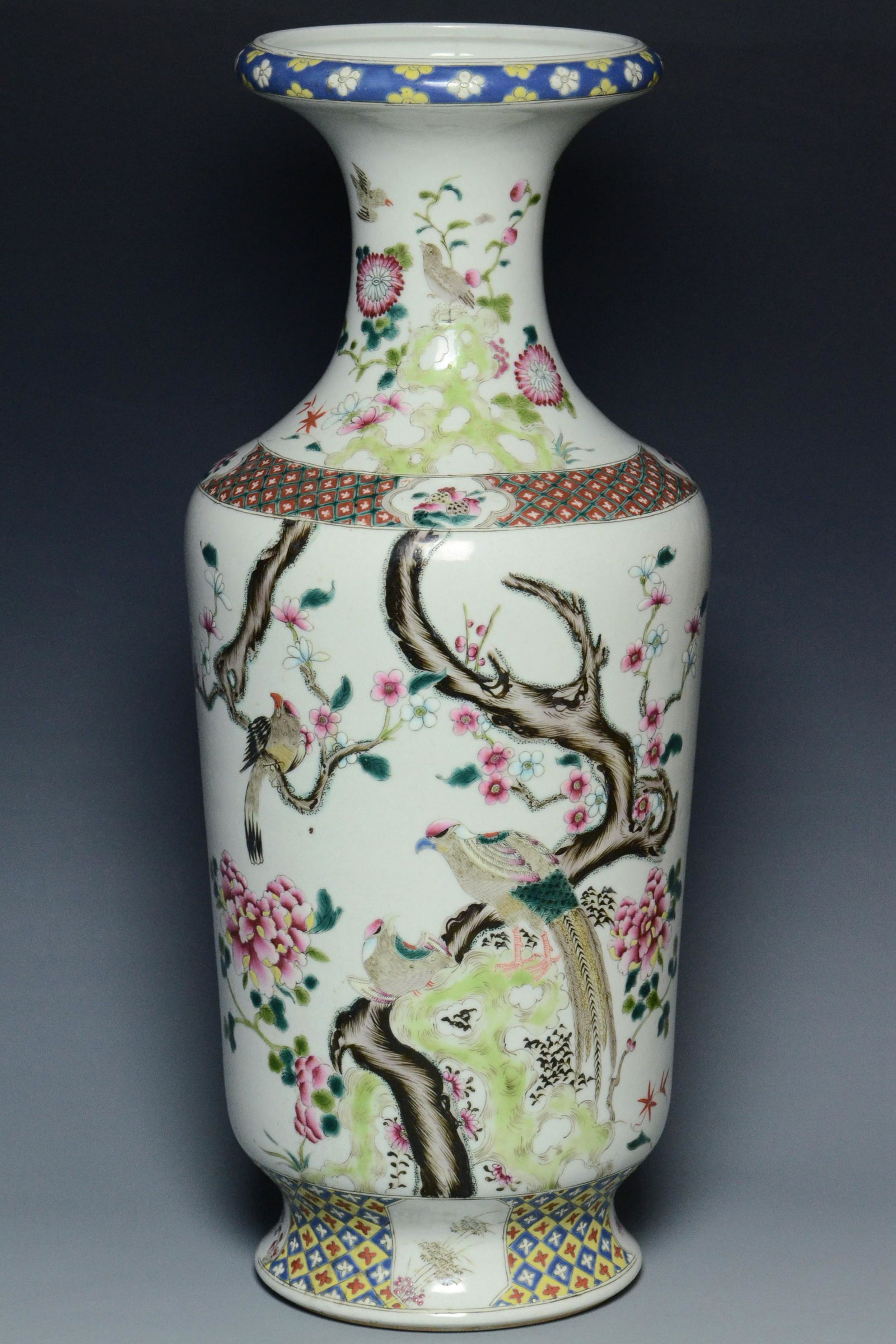 A LARGE FAMILLE ROSE VASE DAOGUANG MARK (1 of 15)