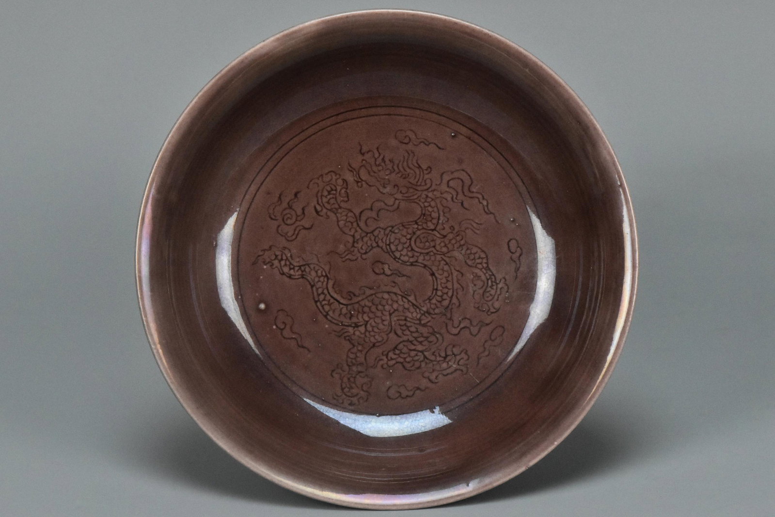 AN INCISED DRAGON DISH XUANDE MARK: AN INCISED DRAGON DISH XUANDE MARK. Dimensions: 5 1/2 x 1 1/4 in. High resolution pictures can be found at https://file.ac/qfaBVQEUPMw/
