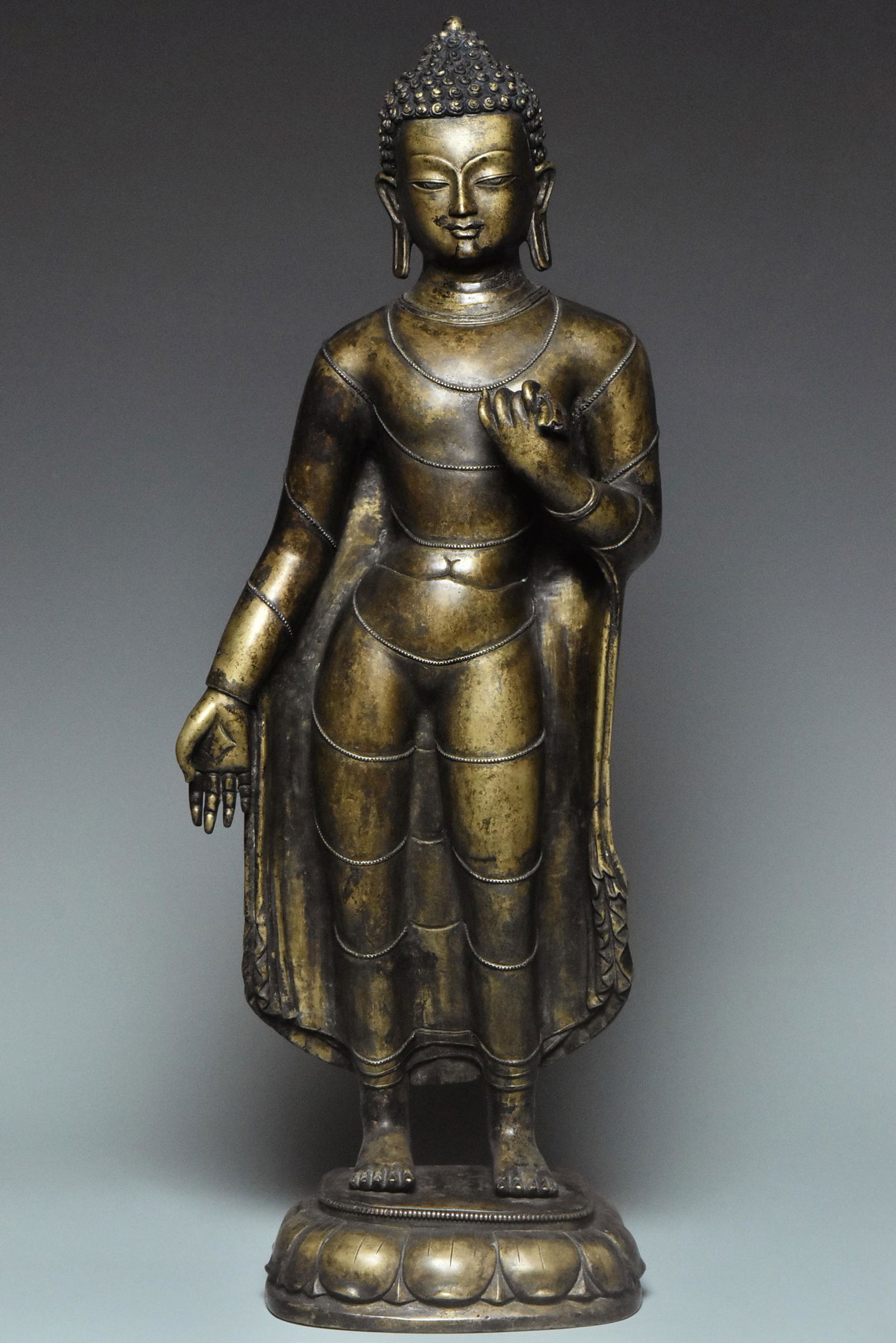 A LARGE YUAN DYNASTY BRONZE FIGURE OF BUDDHA (1 of 14)
