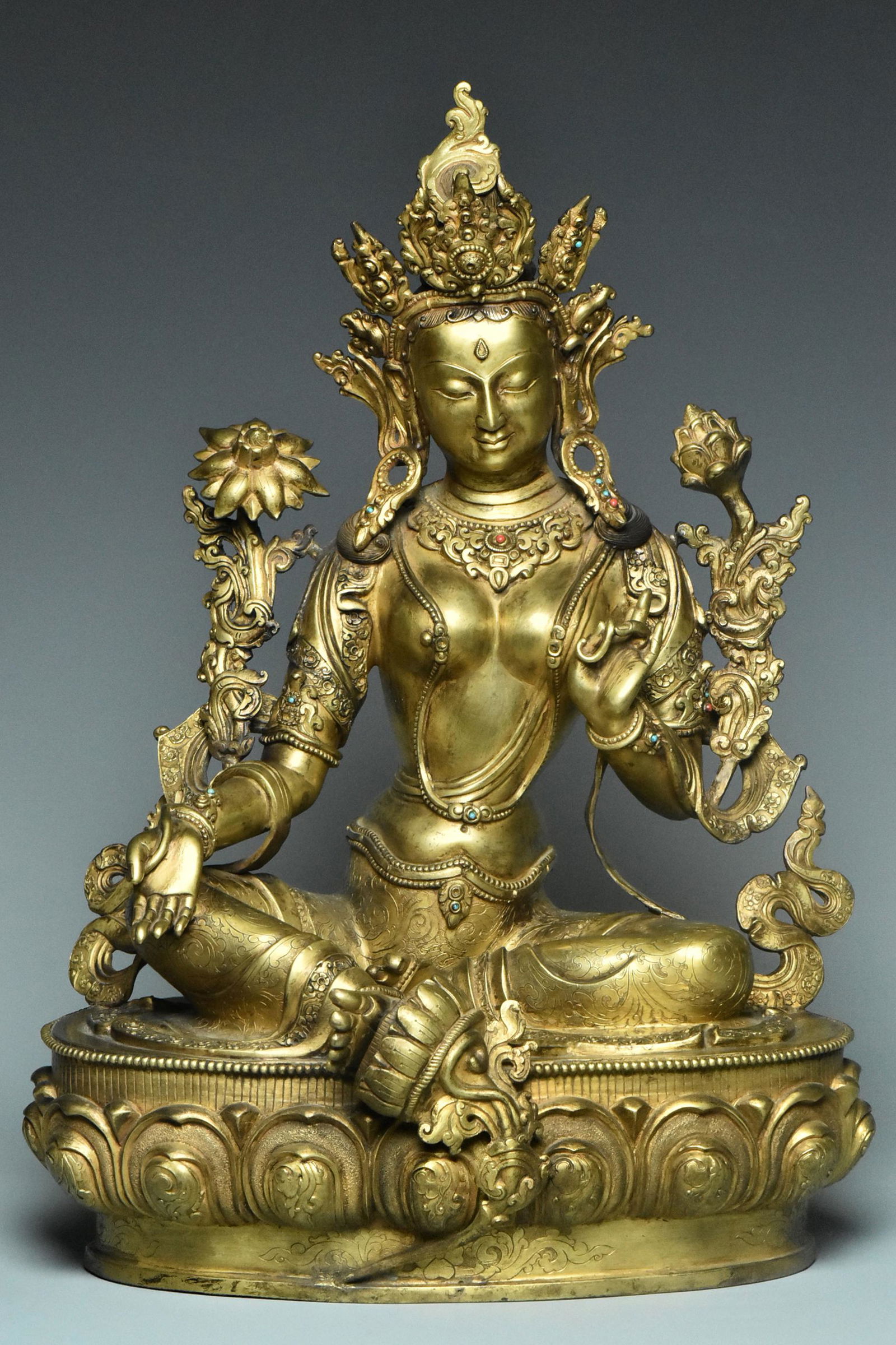 A LARGE QING DYNASTY GILT BRONZE GREEN TARA (1 of 17)