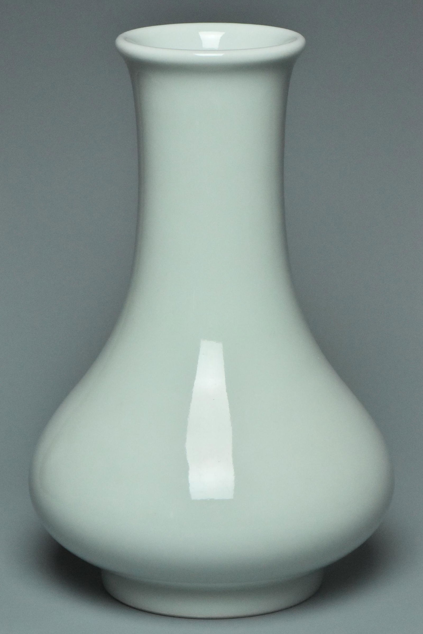A CELADON GLAZED VASE KANGXI MARK AND PERIOD (1 of 16)